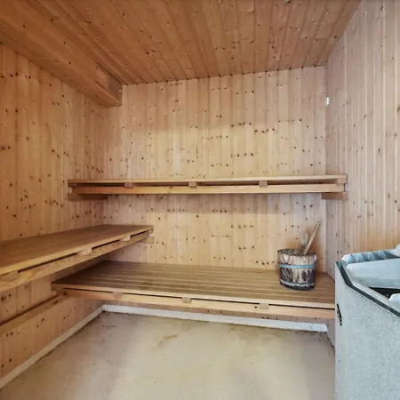 Lovely Summer House With Sauna And Terrace 펜션